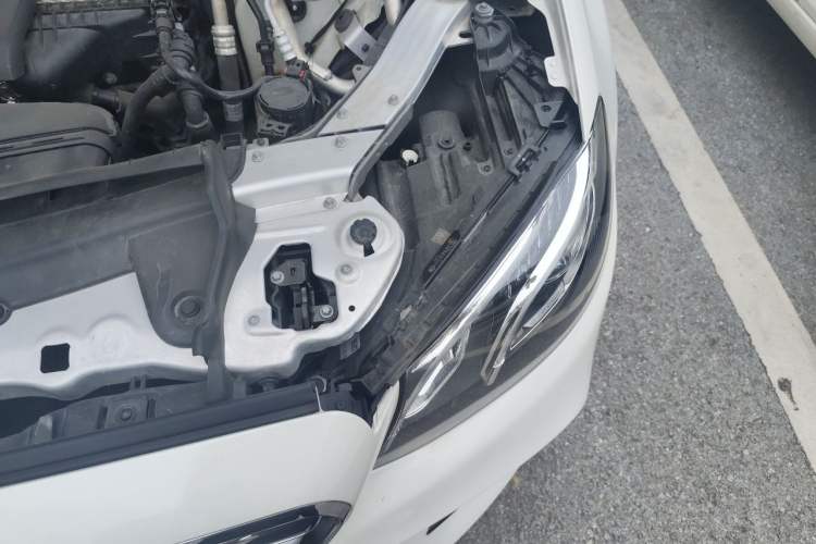 Used Mercedes-Benz E-Class 2018 E 200 L Sport Edition Engine Bay Left
