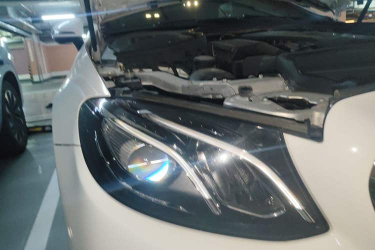 Used Mercedes-Benz E-Class 2018 E 200 Convertible Coupe Engine Bay Right