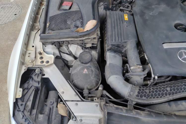 Used Mercedes-Benz E-Class 2018 E 200 Coupe Engine Bay Right