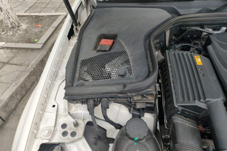 Used Mercedes-Benz E-Class 2018 Restyled E 300 L Sporty and Stylish Edition Engine Bay Right