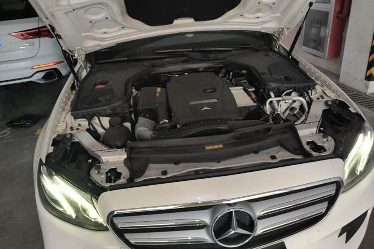 Used Mercedes-Benz E-Class 2018 Restyled E 300 L Sport Luxury Edition Engine Bay Right