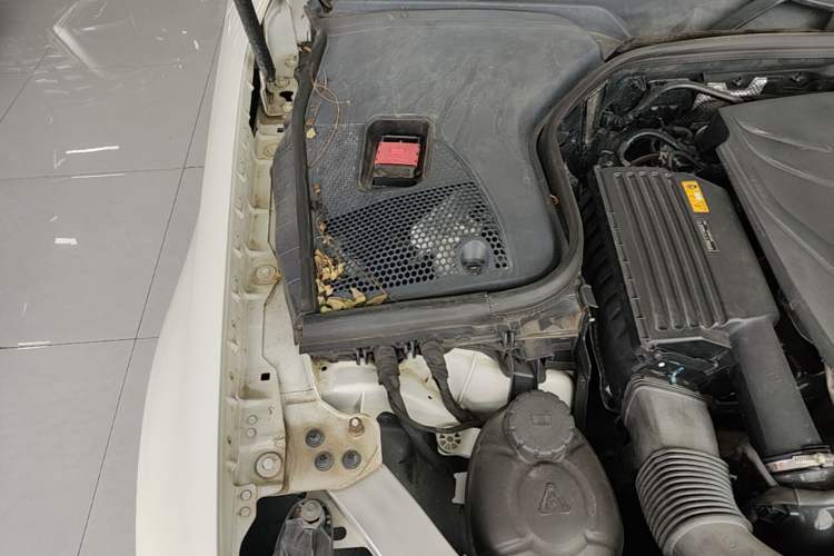 Used Mercedes-Benz E-Class 2018 Restyled E 300 L Sport Luxury Edition Engine Bay Right