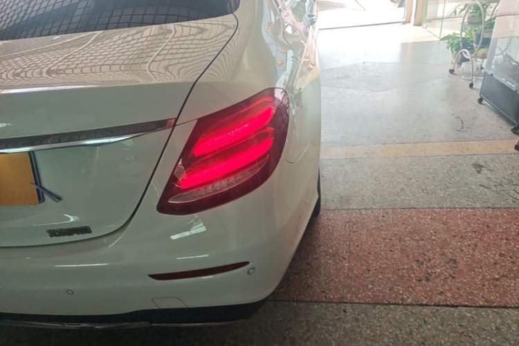 Used Mercedes-Benz E-Class 2018 E 300 L Sporty and Stylish Model Exterior 1