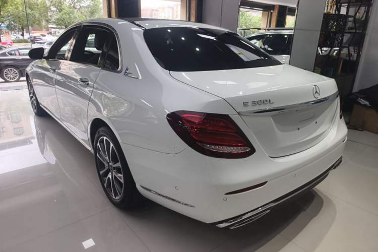 Used Mercedes-Benz E-Class 2018 Facelift E 300 L Luxury Edition Exterior 2