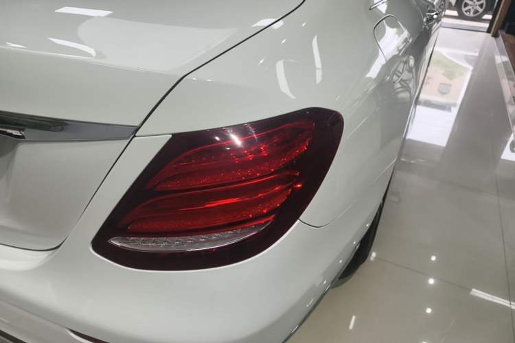 Used Mercedes-Benz E-Class 2018 Facelift E 300 L Luxury Edition Exterior 3