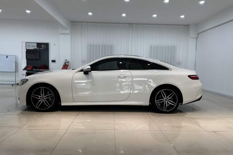 Used Mercedes-Benz E-Class 2018 E 300 Coupe Exterior 3