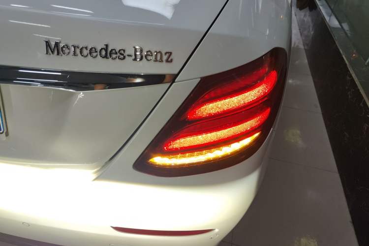 Used Mercedes-Benz E-Class 2018 Restyled E 300 L Sport Luxury Edition Exterior 3