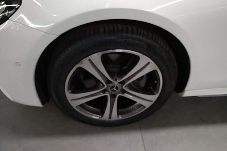 Used Mercedes-Benz E-Class 2018 Facelift E 200 L Sport Edition Exterior 4