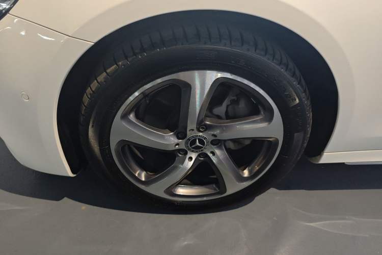 Used Mercedes-Benz E-Class 2018 Facelift E 200 L Sport 4MATIC Exterior 4