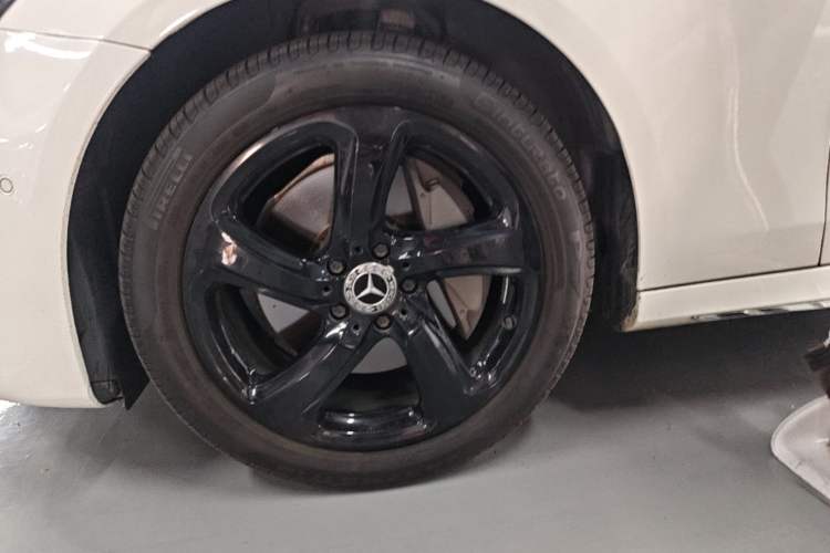 Used Mercedes-Benz E-Class 2018 Restyled E 300 L Sporty and Stylish Edition Exterior 4