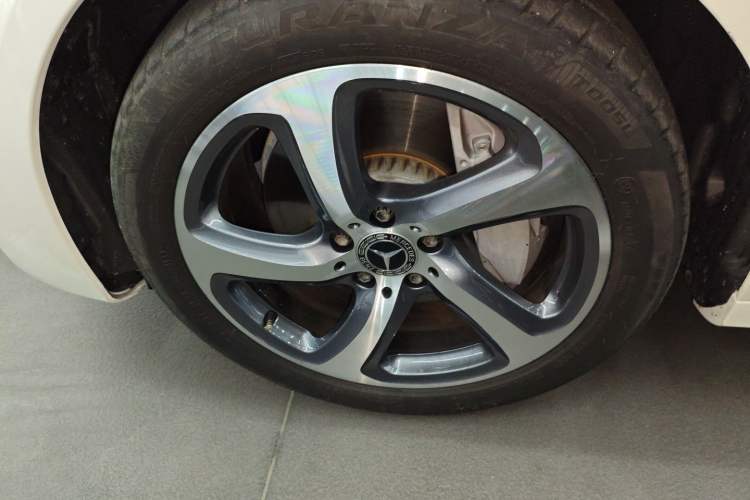 Used Mercedes-Benz E-Class 2018 E 300 L Sporty and Stylish Model Exterior 4