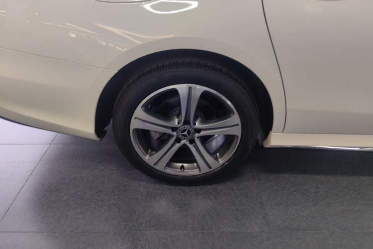 Used Mercedes-Benz E-Class 2018 E 200 L Sport Edition Exterior 5