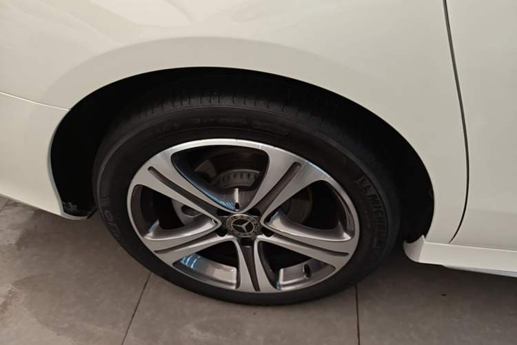 Used Mercedes-Benz E-Class 2018 E 200 L Sport Edition Exterior 5