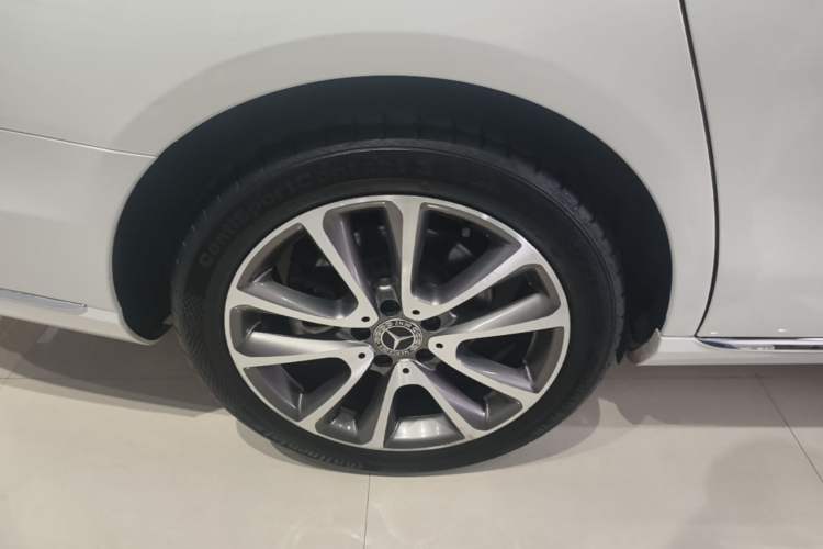 Used Mercedes-Benz E-Class 2018 Facelift E 300 L Luxury Edition Exterior 5