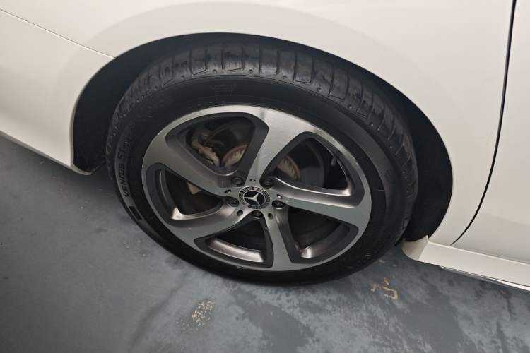 Used Mercedes-Benz E-Class 2018 Facelift E 200 L Sport 4MATIC Exterior 5