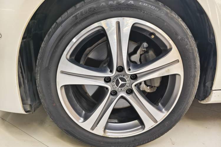 Used Mercedes-Benz E-Class 2018 Facelift E 200 L Sport Edition Exterior 5