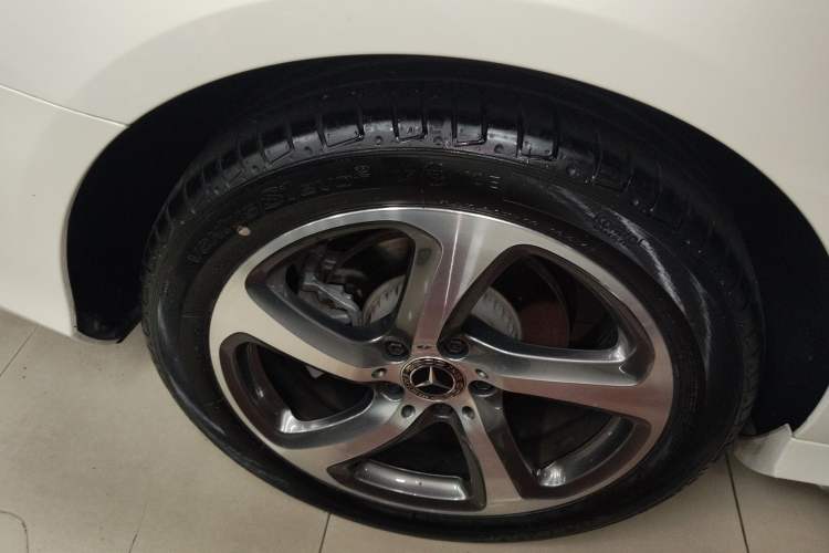 Used Mercedes-Benz E-Class 2018 E 300 L Sporty and Stylish Model Exterior 5