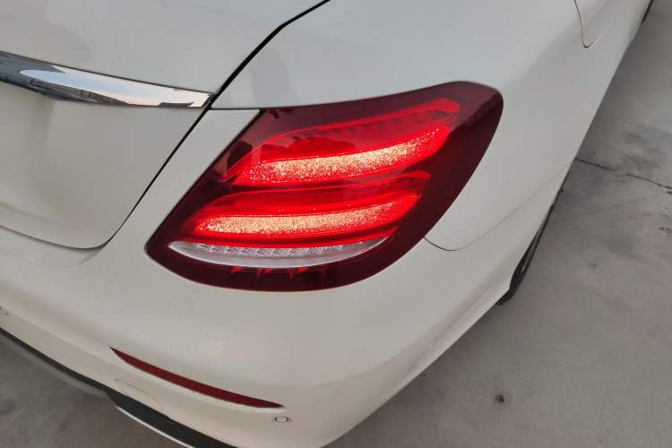 Used Mercedes-Benz E-Class 2018 Facelift E 200 L Sport Edition Exterior 6