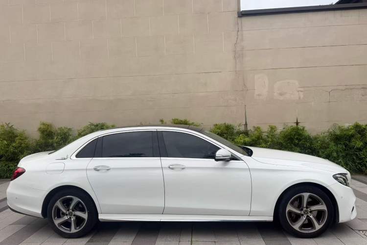 Used Mercedes-Benz E-Class 2018 E 300 L Sporty and Stylish Model Exterior 6