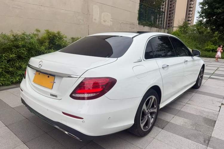 Used Mercedes-Benz E-Class 2018 E 300 L Sporty and Stylish Model Exterior 7