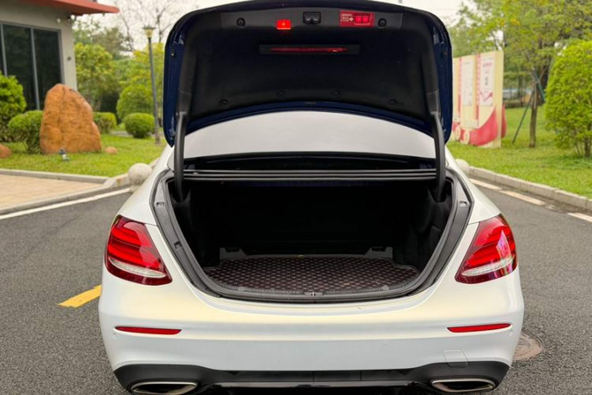 Used Mercedes-Benz E-Class 2018 E 300 Sport Edition Exterior 7