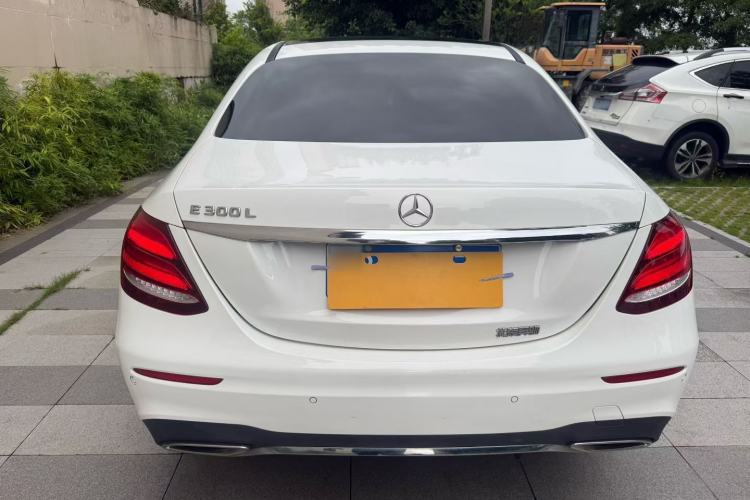 Used Mercedes-Benz E-Class 2018 E 300 L Sporty and Stylish Model Exterior 8