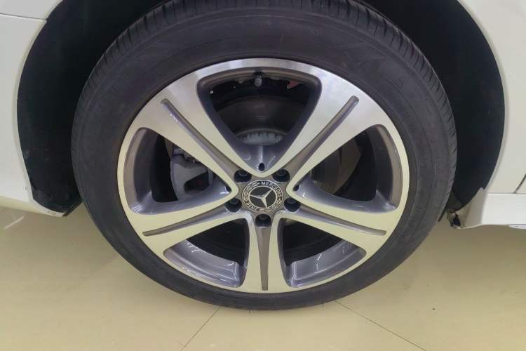Used Mercedes-Benz E-Class 2018 Facelift E 200 L Sport Edition Exterior 8