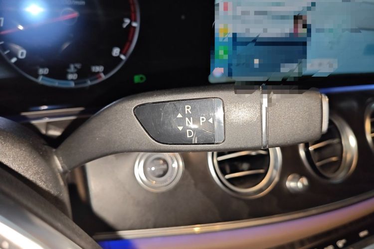 Used Mercedes-Benz E-Class 2018 Facelift E 200 L Sport Edition Gear Lever