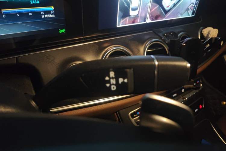 Used Mercedes-Benz E-Class 2018 Facelift E 200 L Sport Edition Gear Lever