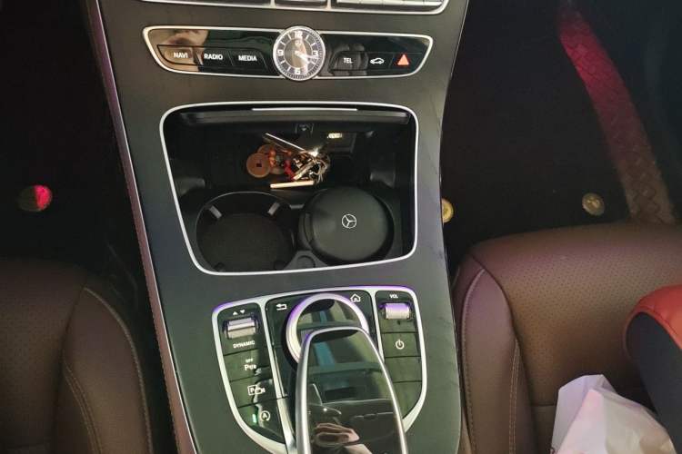 Used Mercedes-Benz E-Class 2018 Restyled E 300 L Sporty and Stylish Edition Gear Lever