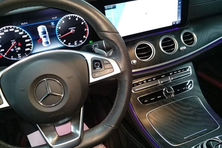 Used Mercedes-Benz E-Class 2018 Facelift E 200 L Sport Edition Gear Lever
