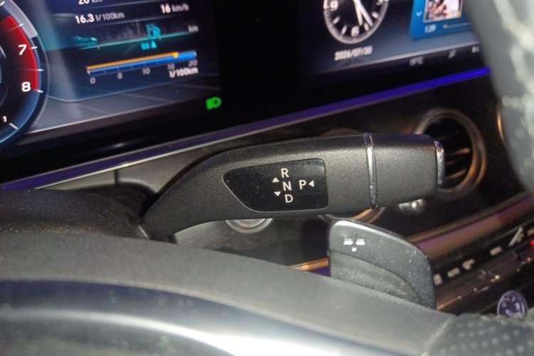 Used Mercedes-Benz E-Class 2018 Restyled E 300 L Sport Luxury Edition Gear Lever