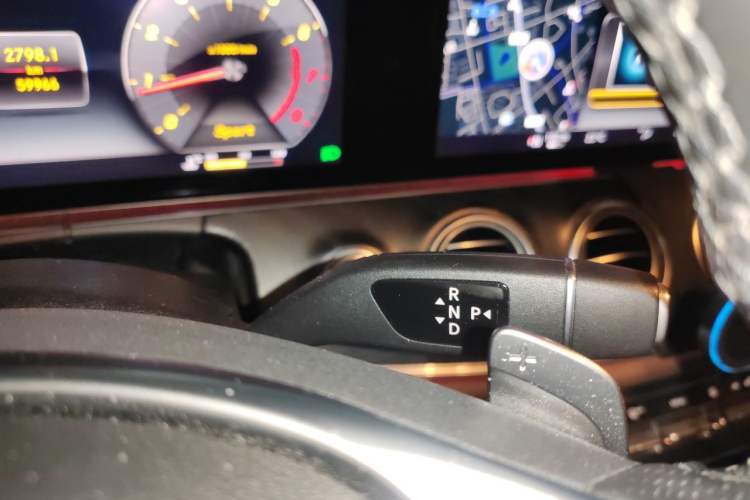 Used Mercedes-Benz E-Class 2018 Restyled E 300 L Sport Luxury Edition Gear Lever