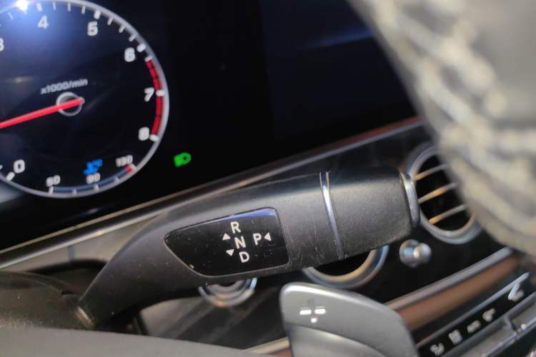 Used Mercedes-Benz E-Class 2018 E 200 L Sport Edition Gear Lever