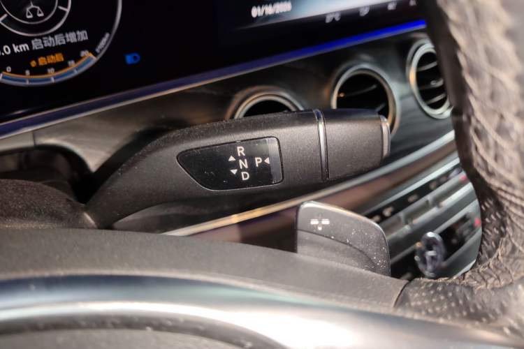 Used Mercedes-Benz E-Class 2018 Facelift E 200 L Sport Edition Gear Lever