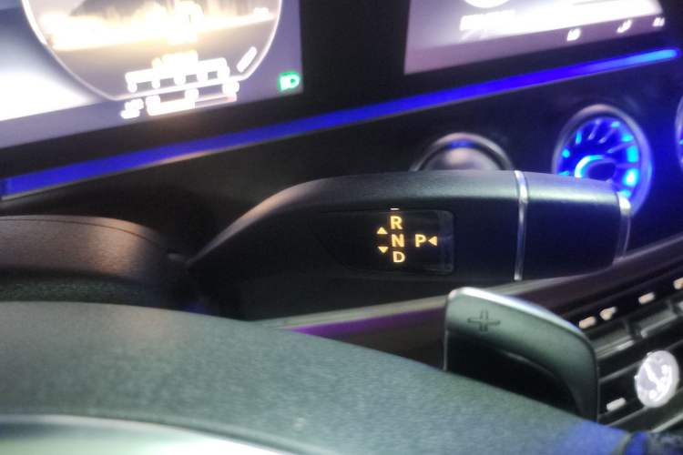 Used Mercedes-Benz E-Class 2018 E 300 L Sport Luxury Edition Gear Lever