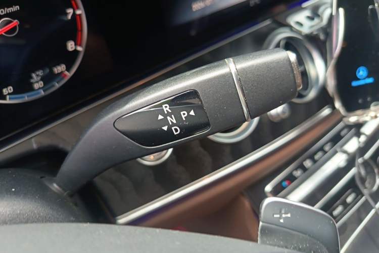 Used Mercedes-Benz E-Class 2018 Facelift E 200 L Sport Edition Gear Lever