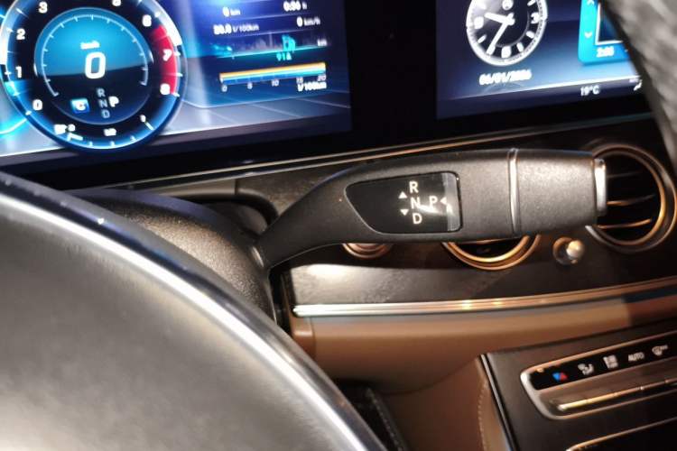 Used Mercedes-Benz E-Class 2018 Restyled E 300 L Sport Luxury Edition Gear Lever