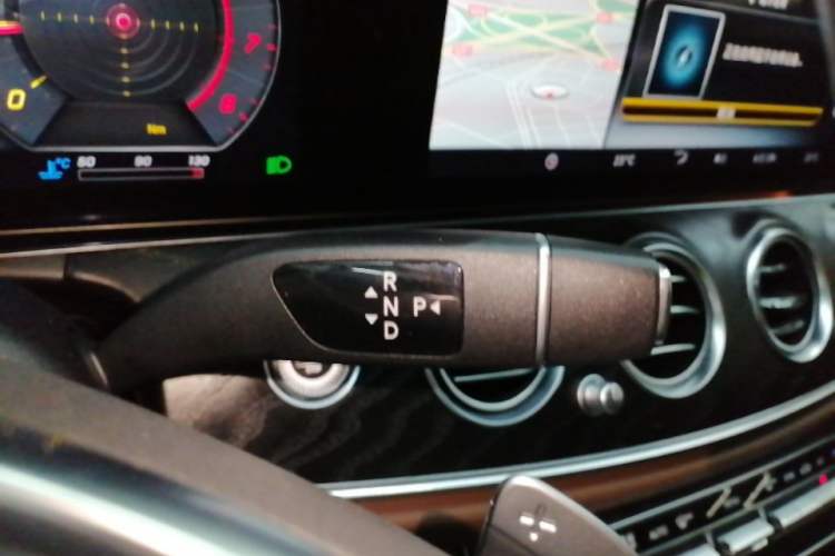 Used Mercedes-Benz E-Class 2018 Facelift E 200 L Sport 4MATIC Gear Lever