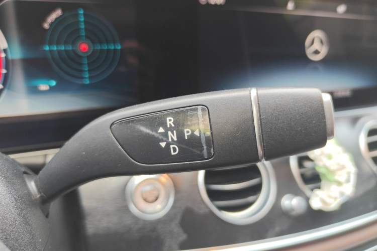 Used Mercedes-Benz E-Class 2018 Restyled E 300 L Sporty and Stylish Edition Gear Lever