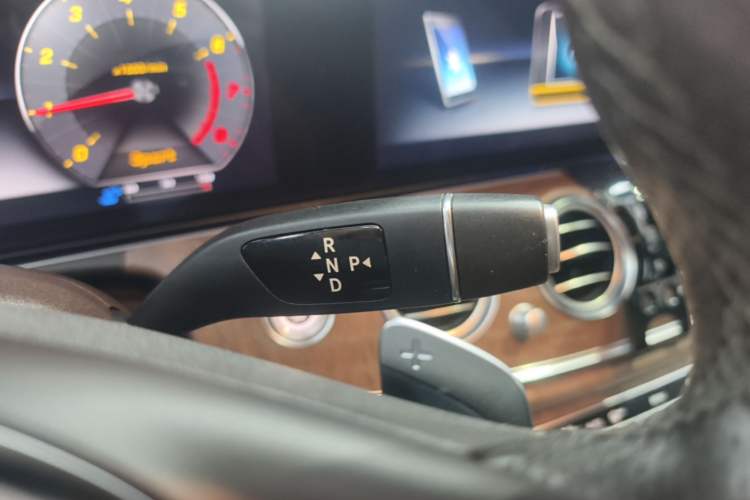 Used Mercedes-Benz E-Class 2018 Facelift E 300 L Luxury Edition Gear Lever