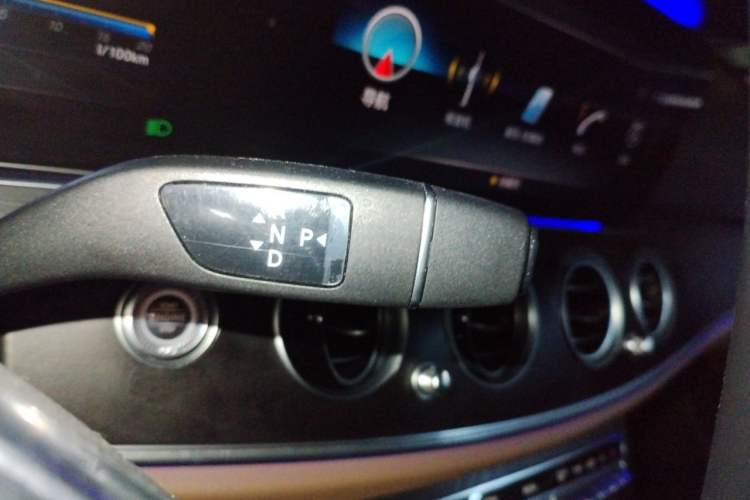 Used Mercedes-Benz E-Class 2018 Facelift E 200 L Sport Edition Gear Lever