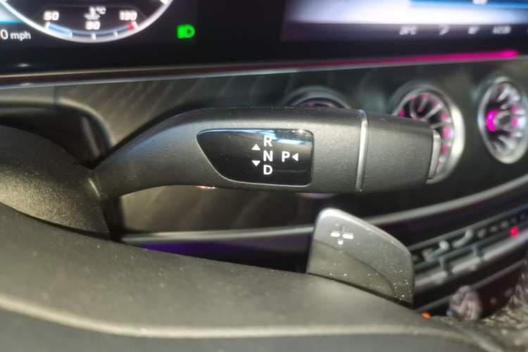 Used Mercedes-Benz E-Class 2018 E 200 Convertible Coupe Gear Lever