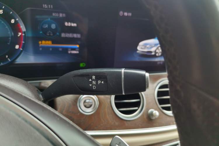 Used Mercedes-Benz E-Class 2018 Facelift E 300 L Luxury Edition Gear Lever