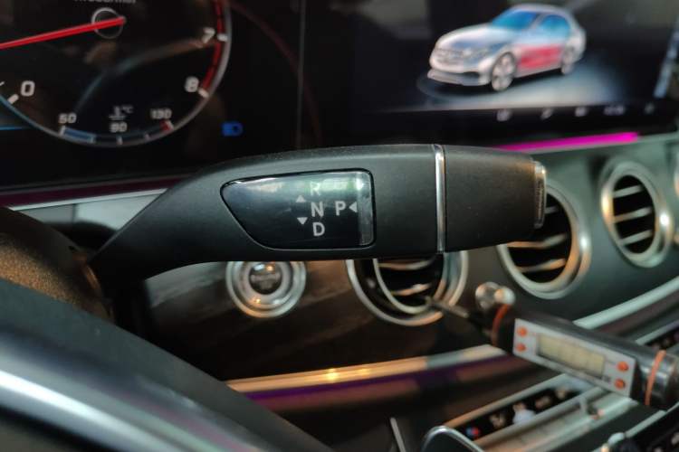 Used Mercedes-Benz E-Class 2018 Restyled E 300 L Sport Luxury Edition Gear Lever