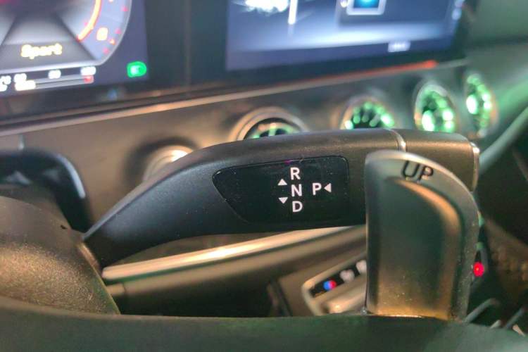 Used Mercedes-Benz E-Class 2018 Facelift E 200 L Sport Edition Gear Lever