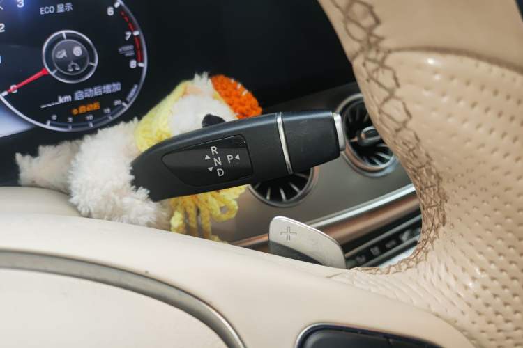 Used Mercedes-Benz E-Class 2018 E 200 4MATIC Coupe Gear Lever