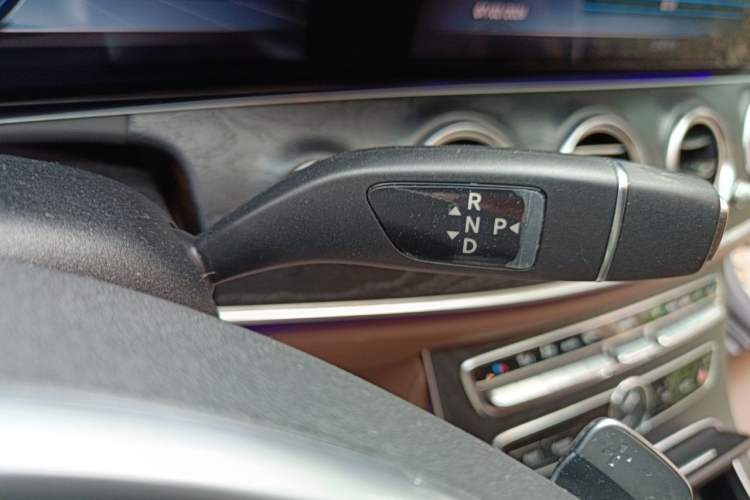 Used Mercedes-Benz E-Class 2018 Facelift E 200 L Sport Edition Gear Lever