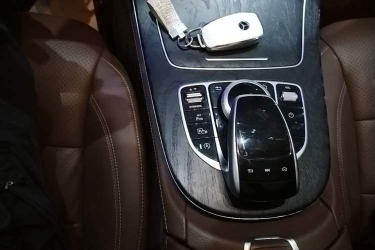 Used Mercedes-Benz E-Class 2018 Restyled E 300 L Sporty and Stylish Edition Gear Lever