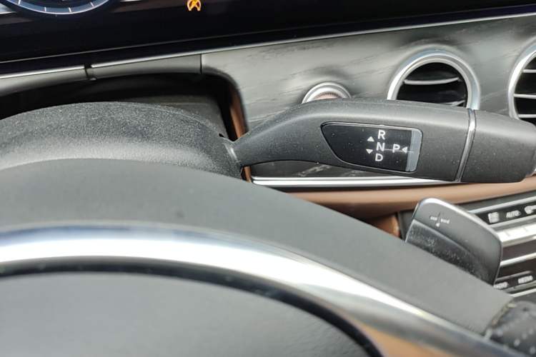 Used Mercedes-Benz E-Class 2018 Facelift E 200 L Sport Edition Gear Lever
